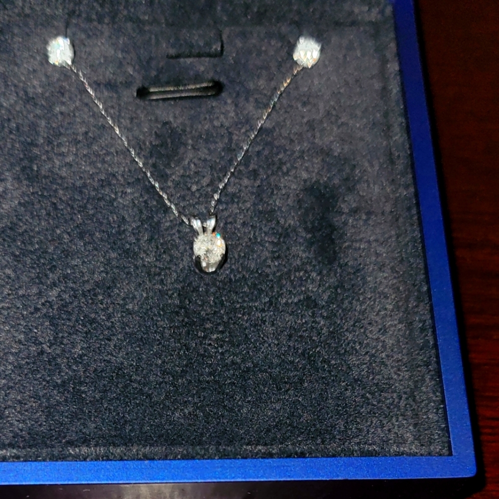 3/4ctw Natural Diamond Necklace And Earrings